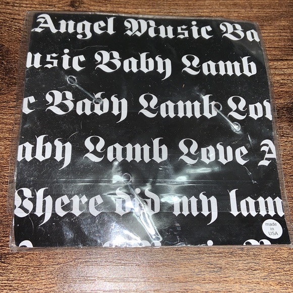 Brand New in Packaging L.A.M.B. For LeSportSac By Gwen Stefani Pins - Picture 3 of 4